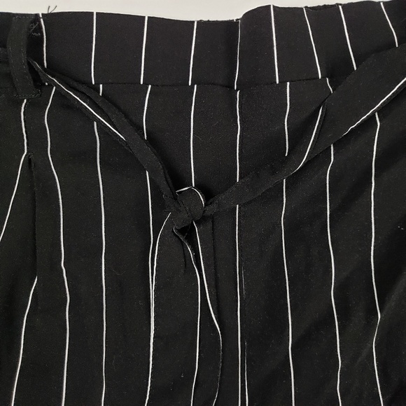 Back Pinstripe Loose Ankle Pants - Picture 3 of 4